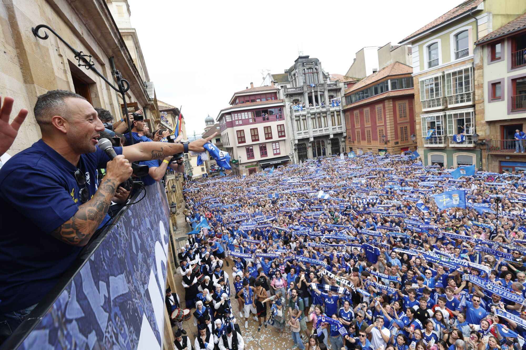 Cazorla en el balc&oacute;n del Ayuntamiento