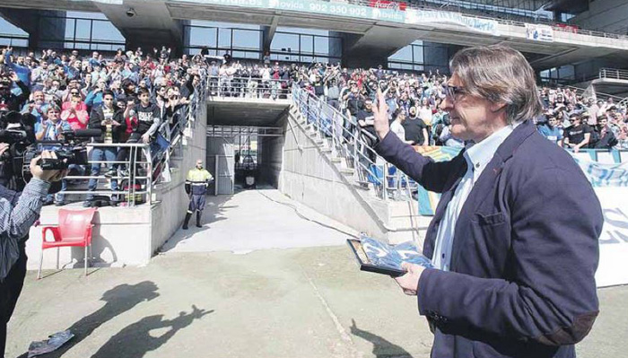 Egea despidiéndose en el Tartiere